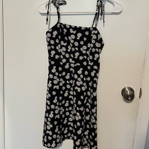 Redberry daisy floral black and white flowy dress size S adjustable straps